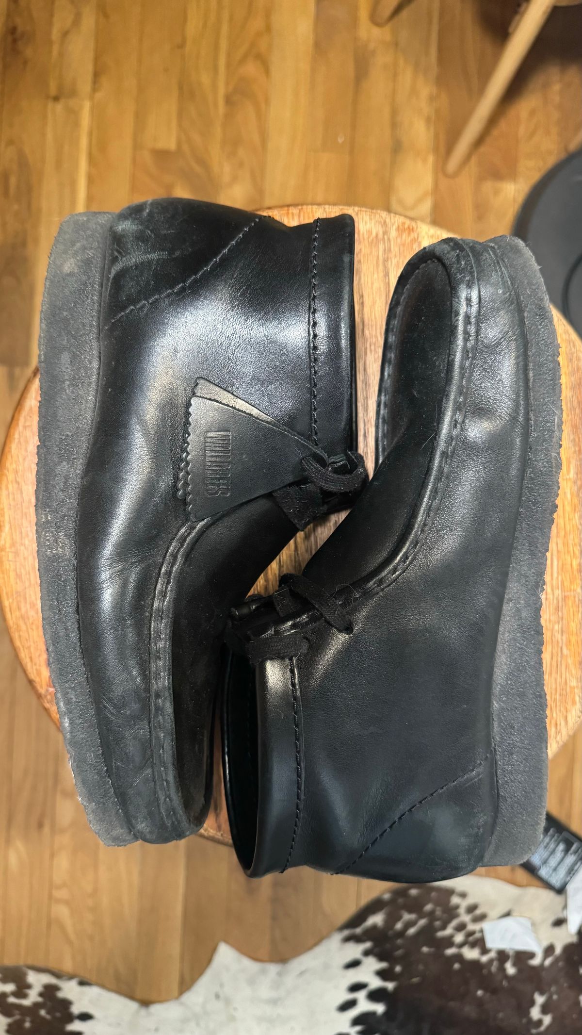 Photo by realtreeroman on February 4, 2024 of the Clarks Wallabee Boot in Unknown Leather.