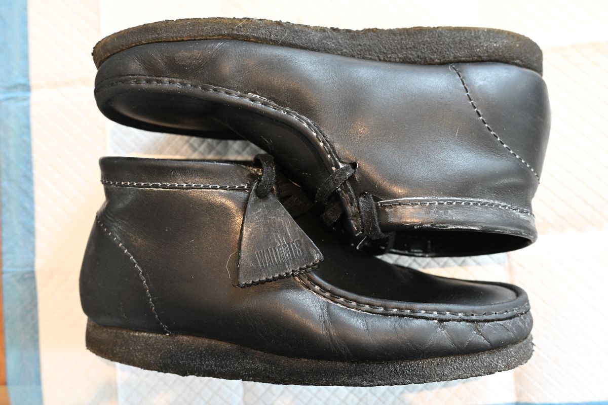 Photo by realtreeroman on April 5, 2024 of the Clarks Wallabee Boot in Unknown Leather.
