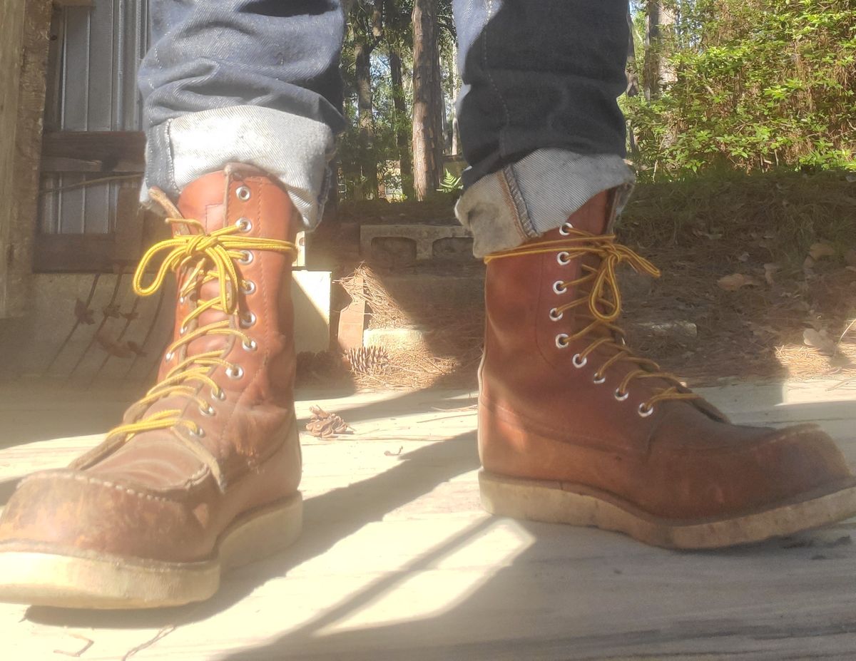 Photo by larryfisherman on May 6, 2023 of the Red Wing 8-Inch Classic Moc in S.B. Foot Oro Legacy.