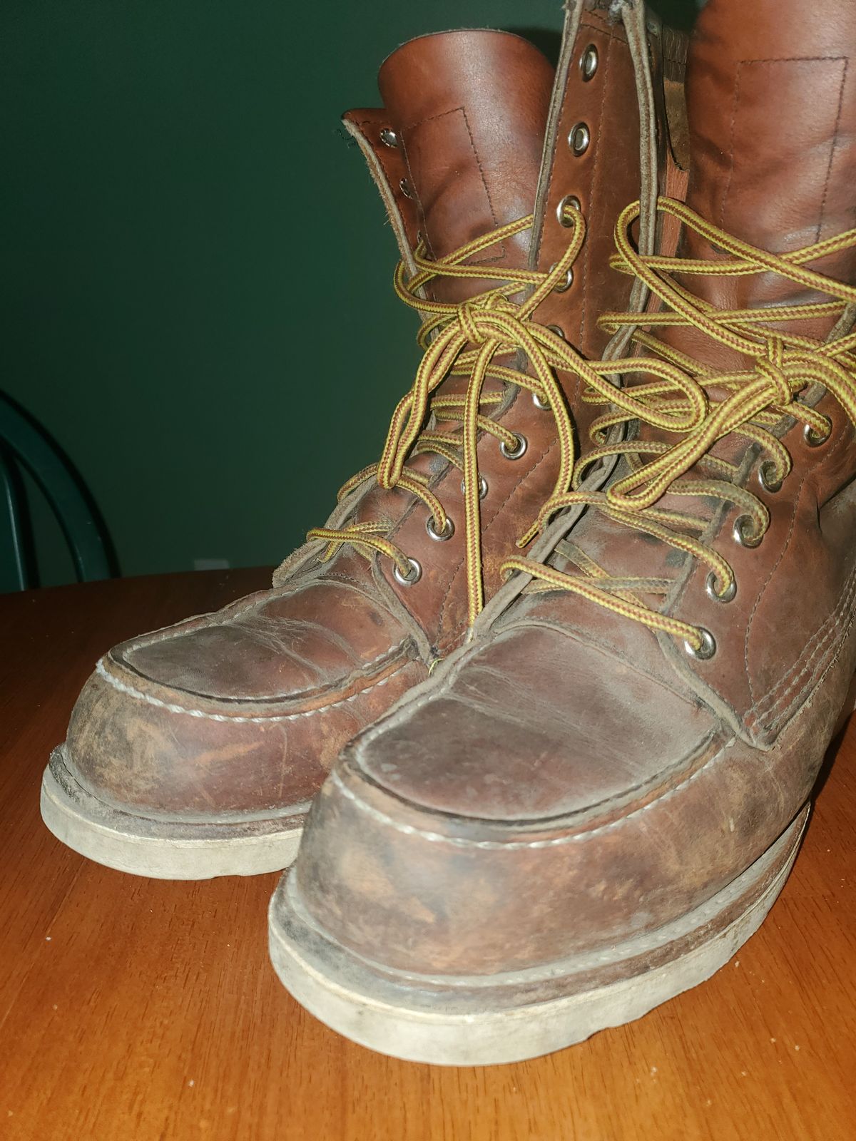 Photo by larryfisherman on May 6, 2023 of the Red Wing 8-Inch Classic Moc in S.B. Foot Oro Legacy.