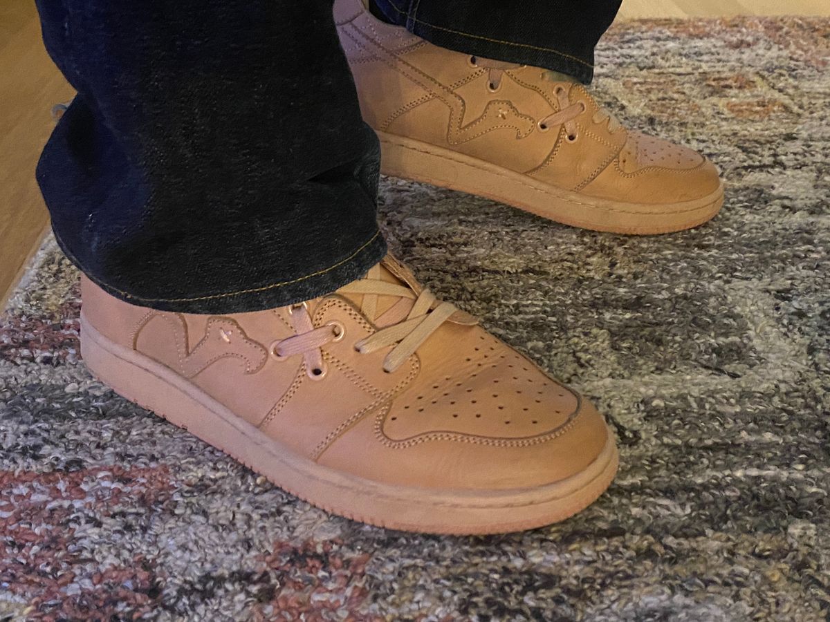 Photo by Aquabacs on February 5, 2023 of the Sia Collective D.1.Y Low in Unknown Natural Veg Tan.