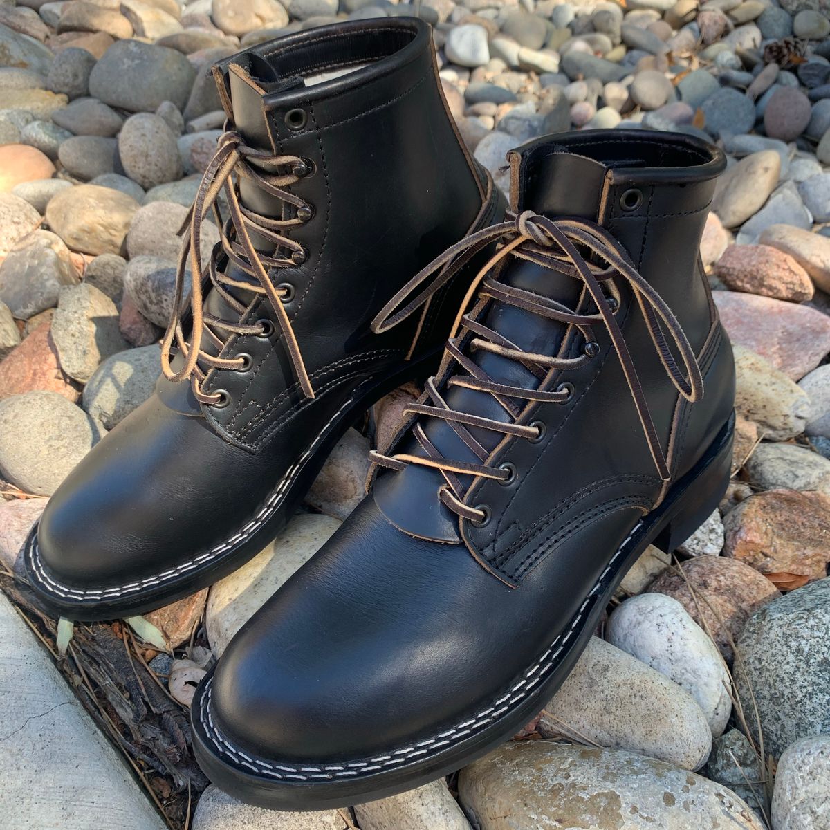 Photo by drako on September 17, 2023 of the Nicks Falcon in Horween Black Chromexcel.