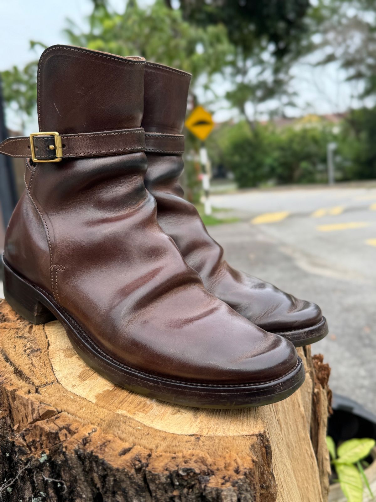 Photo by mk_alexchong on March 20, 2025 of the XBXS Jodhpur in Maryam Brown Horsebutt.