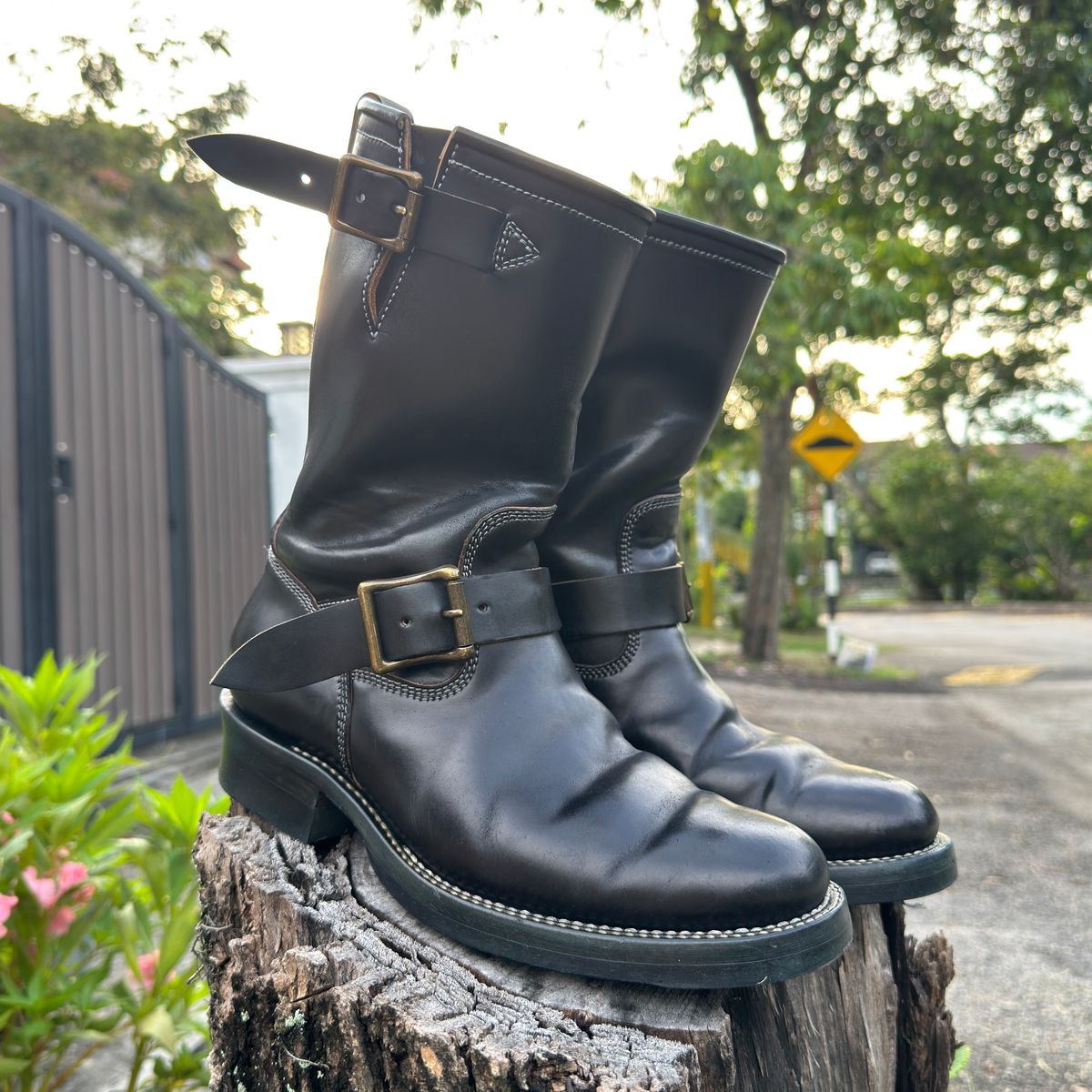 Photo by mk_alexchong on November 21, 2025 of the Flame Panda Engineer Boot in FP Natural Shell cordovan - Overdyed Brown Then Black.