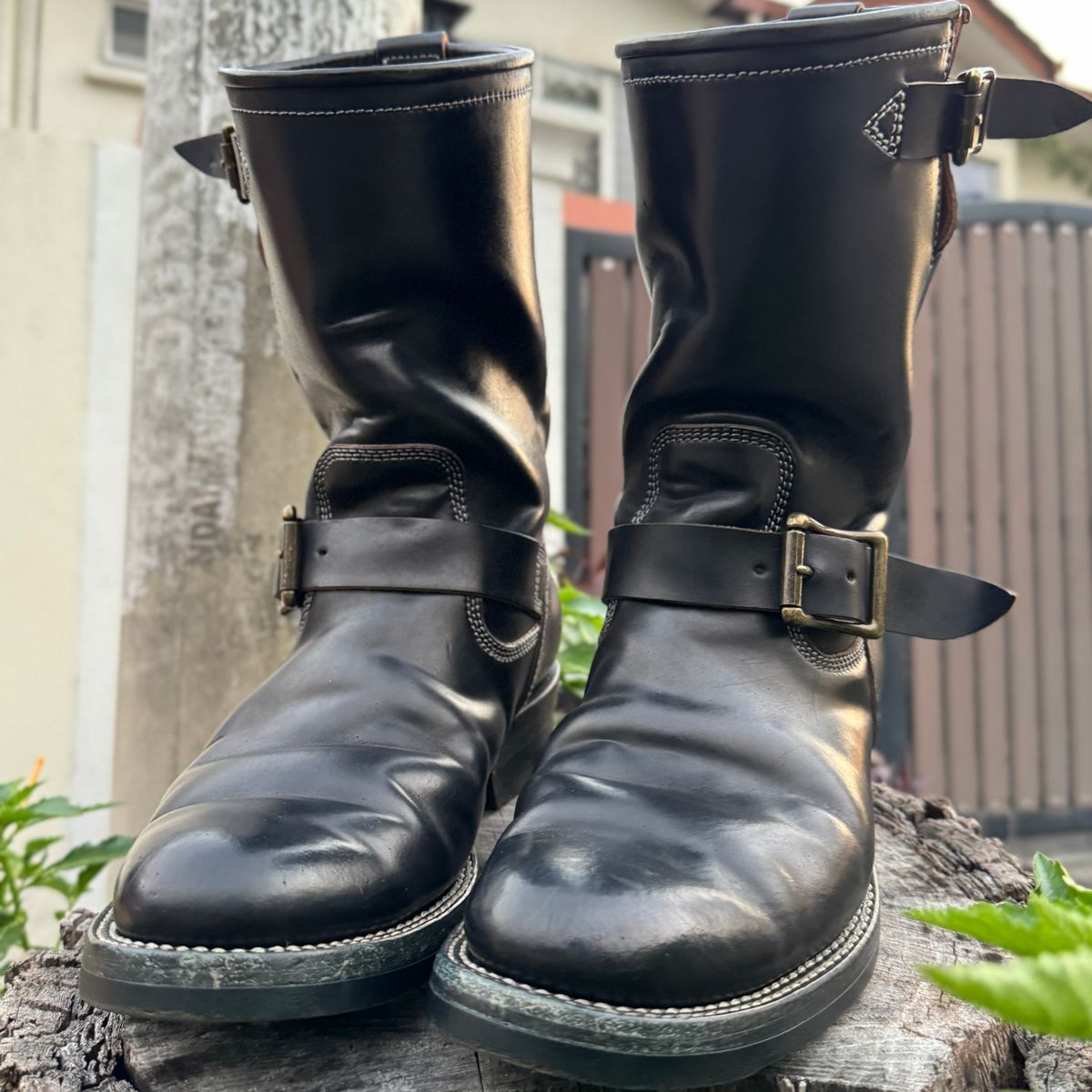 Photo by mk_alexchong on January 24, 2026 of the Flame Panda Engineer Boot in FP Natural Shell cordovan - Overdyed Brown Then Black.
