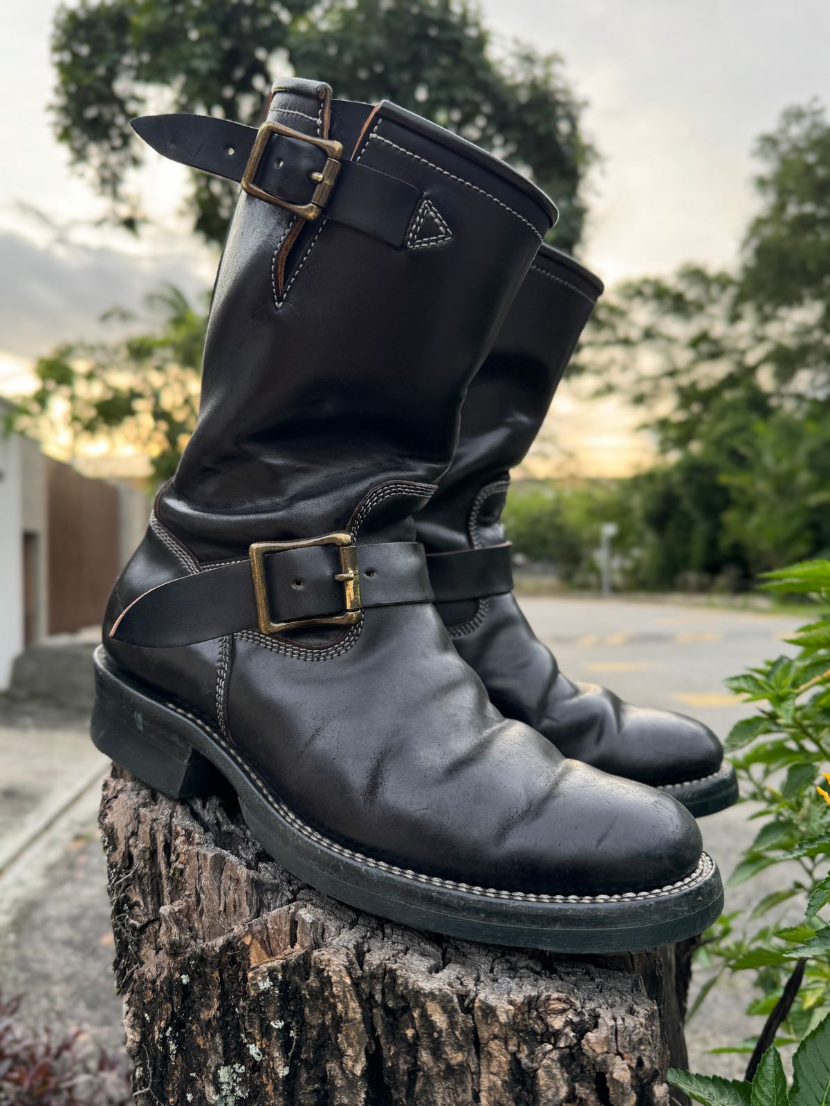 Photo by mk_alexchong on February 20, 2026 of the Flame Panda Engineer Boot in FP Natural Shell cordovan - Overdyed Brown Then Black.