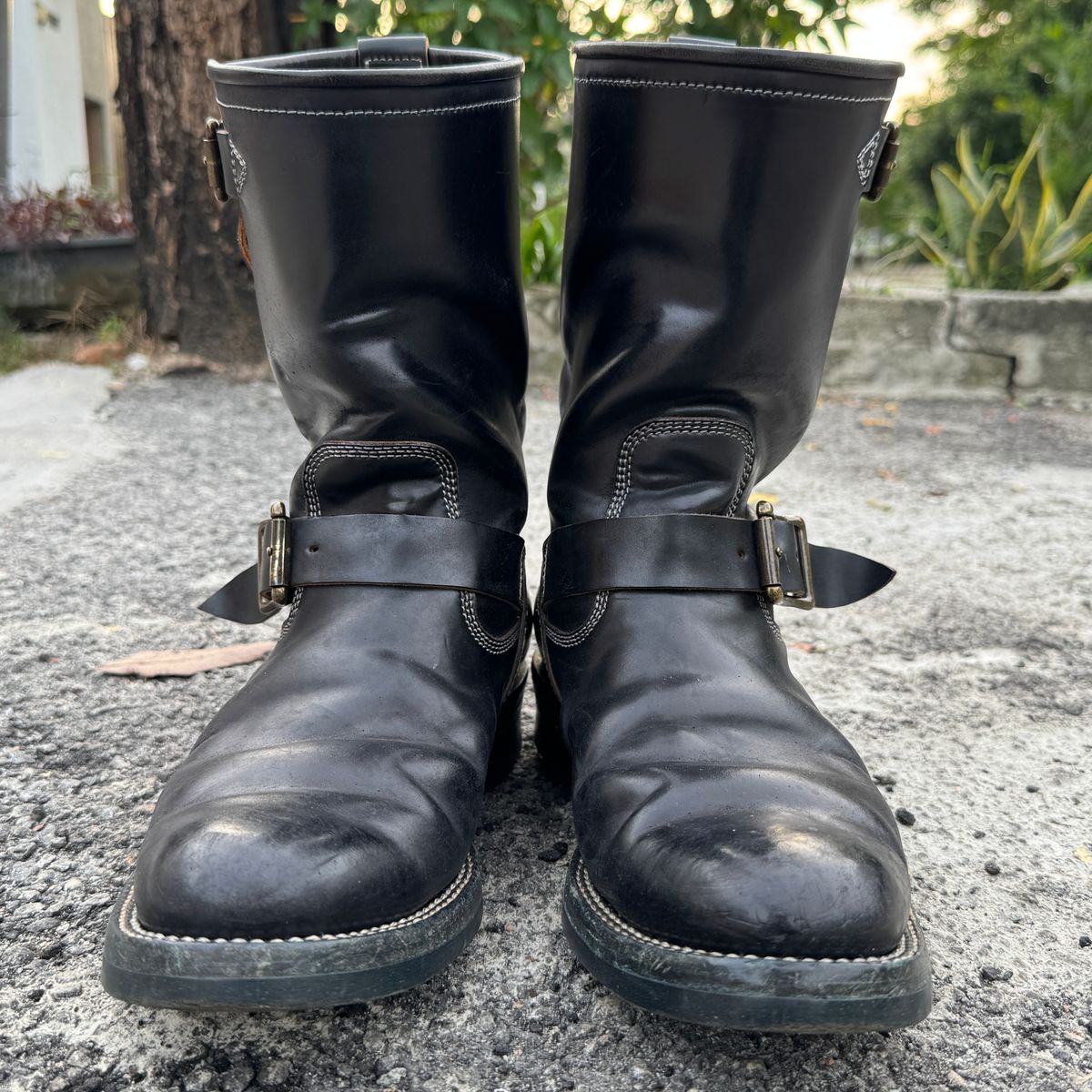 Photo by mk_alexchong on February 20, 2026 of the Flame Panda Engineer Boot in FP Natural Shell cordovan - Overdyed Brown Then Black.