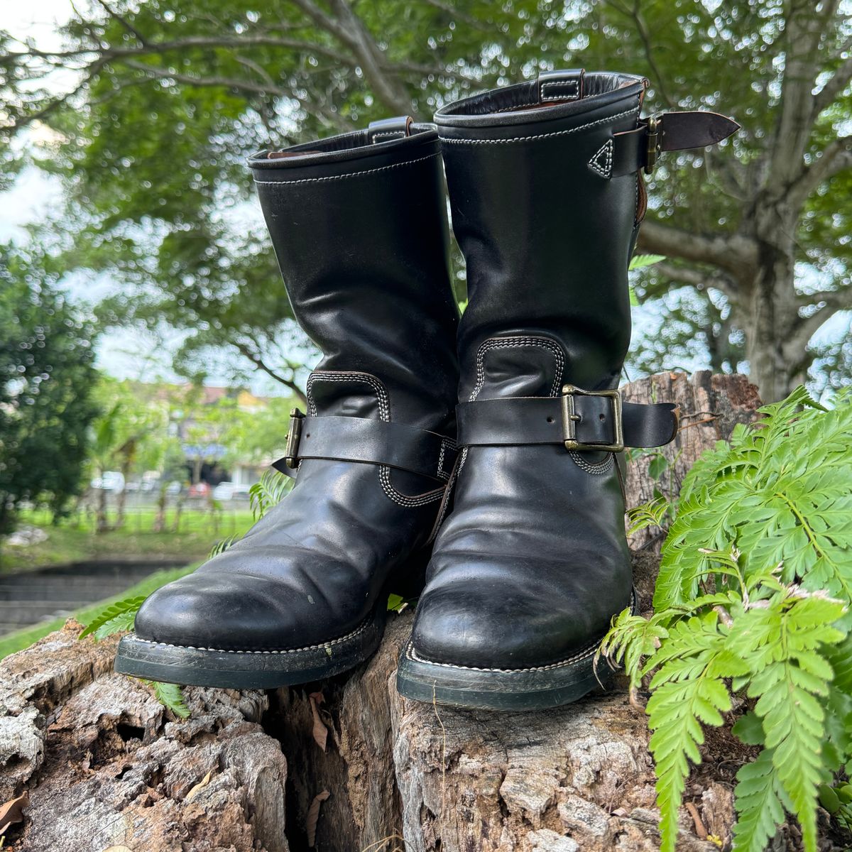 Photo by mk_alexchong on March 18, 2026 of the Flame Panda Engineer Boot in FP Natural Shell cordovan - Overdyed Brown Then Black.