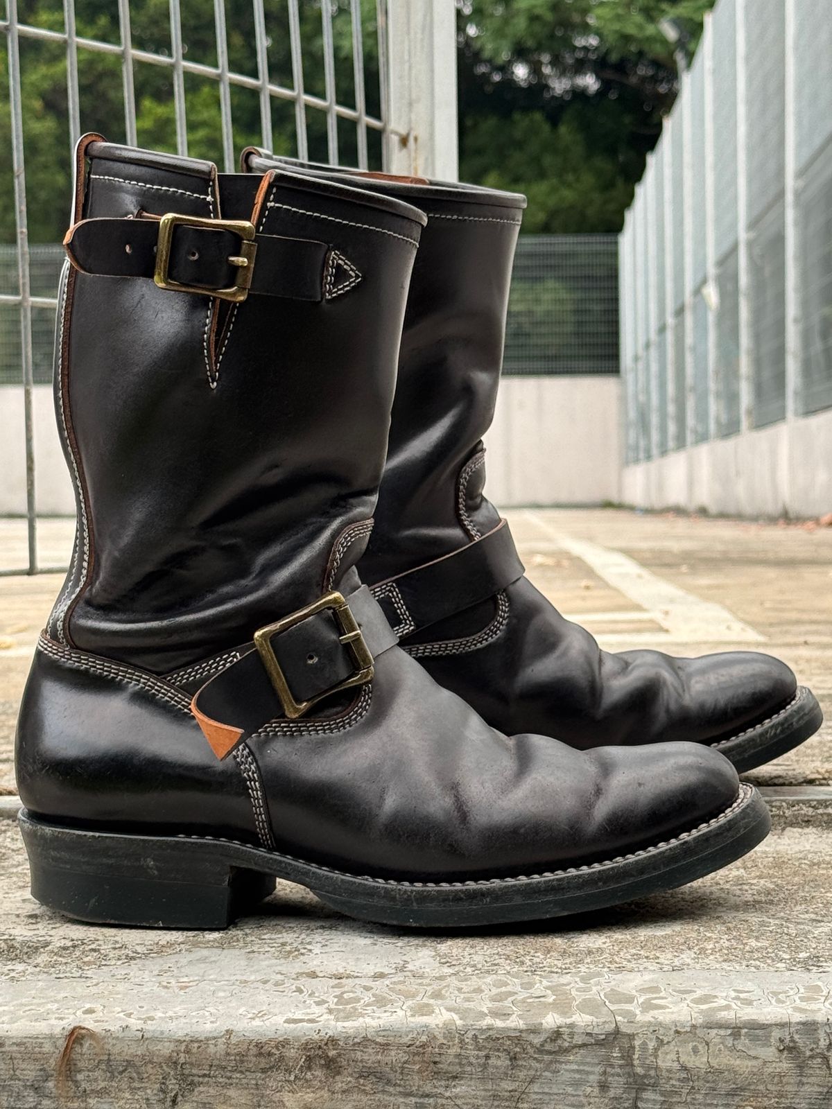 Photo by mk_alexchong on March 20, 2026 of the Flame Panda Engineer Boot in FP Natural Shell cordovan - Overdyed Brown Then Black.