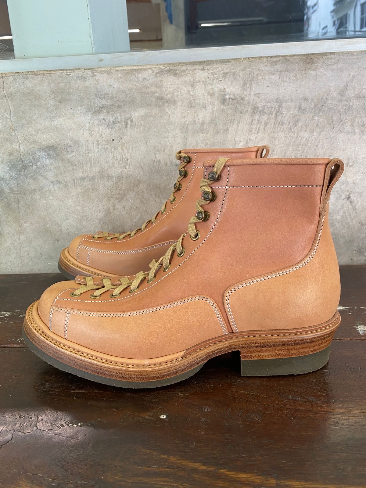 Photo by mk_alexchong on October 1, 2023 of the Flame Panda Monkey Boot in Tochigi Natural Cowhide & Maryam Natural Horsebutt.