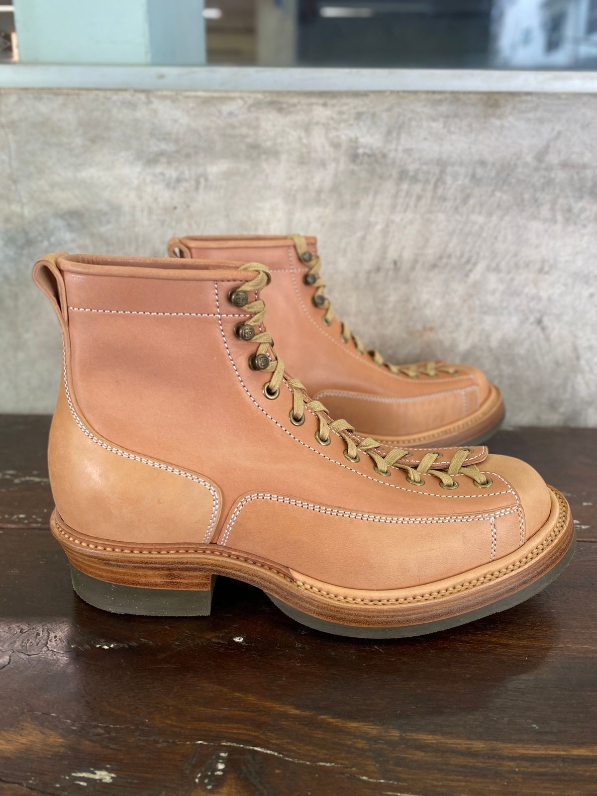 Photo by mk_alexchong on October 1, 2023 of the Flame Panda Monkey Boot in Tochigi Natural Cowhide & Maryam Natural Horsebutt.