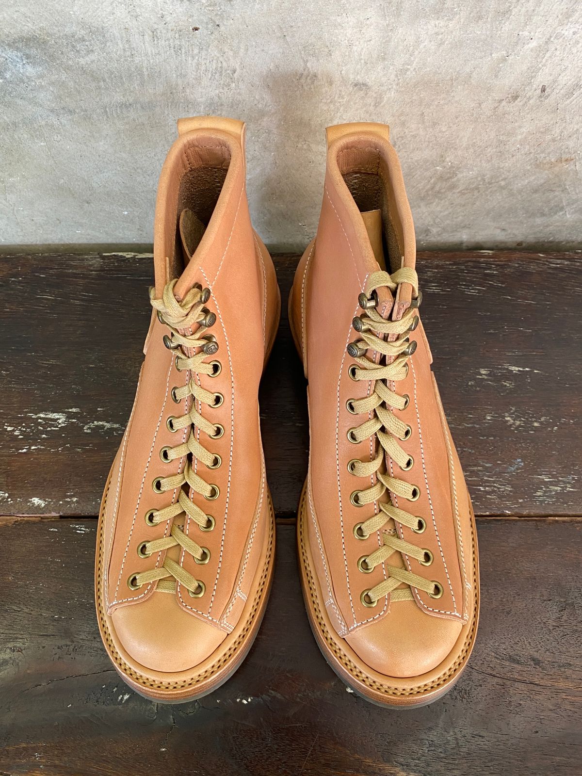 Photo by mk_alexchong on October 1, 2023 of the Flame Panda Monkey Boot in Tochigi Natural Cowhide & Maryam Natural Horsebutt.