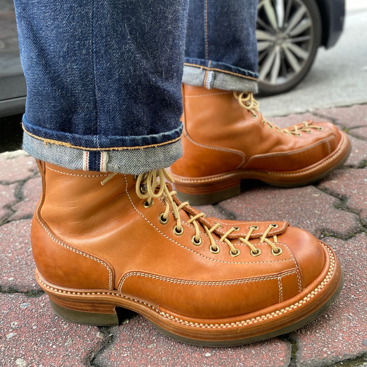 Photo by mk_alexchong on November 2, 2023 of the Flame Panda Monkey Boot in Tochigi Natural Cowhide & Maryam Natural Horsebutt.