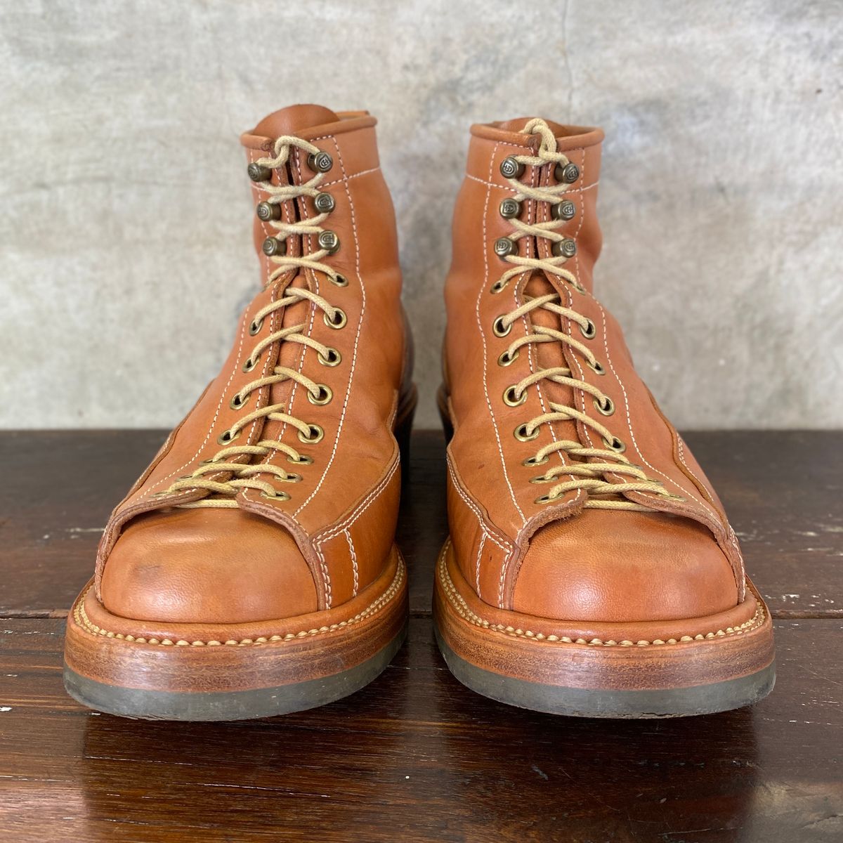Photo by mk_alexchong on November 2, 2023 of the Flame Panda Monkey Boot in Tochigi Natural Cowhide & Maryam Natural Horsebutt.