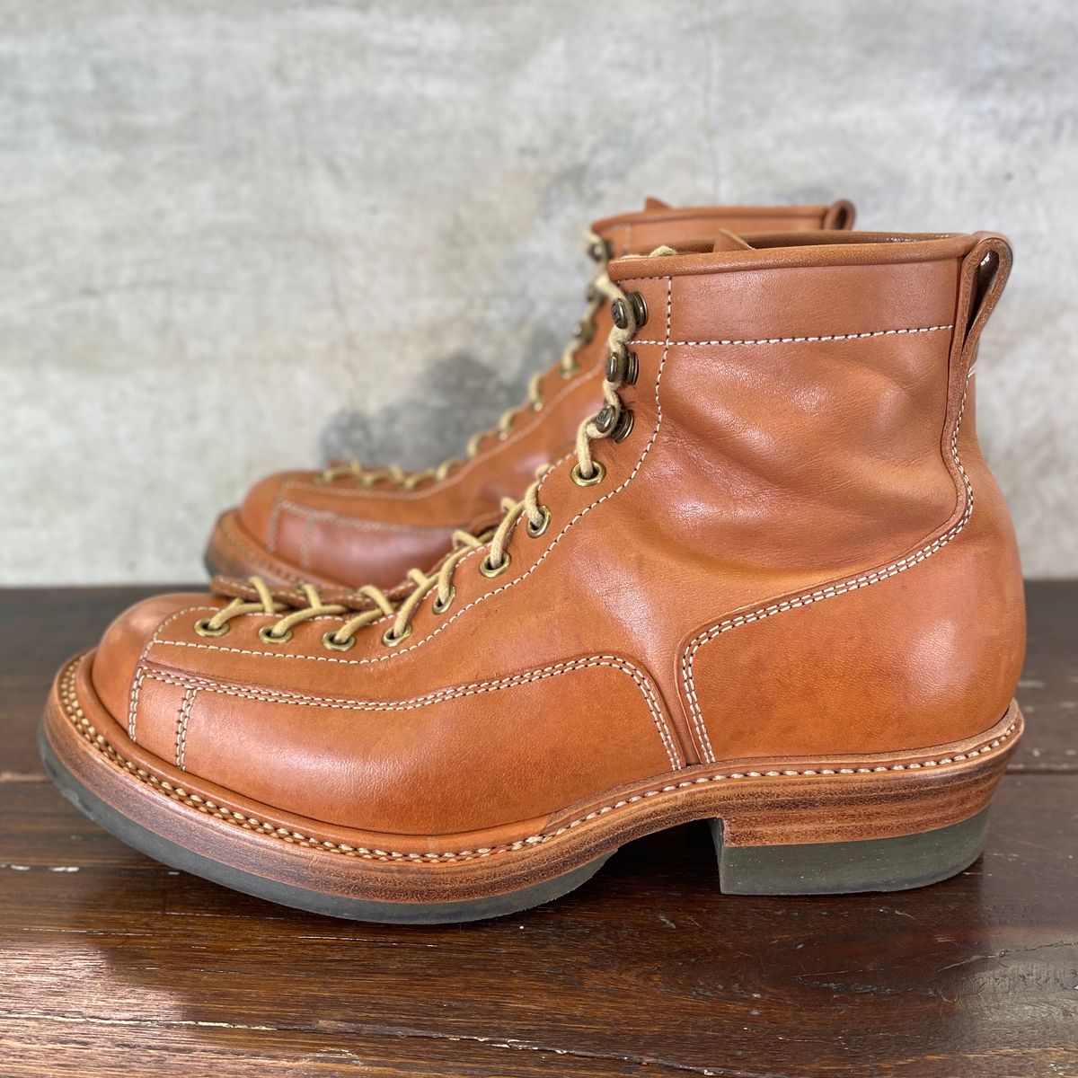 Photo by mk_alexchong on November 2, 2023 of the Flame Panda Monkey Boot in Tochigi Natural Cowhide & Maryam Natural Horsebutt.