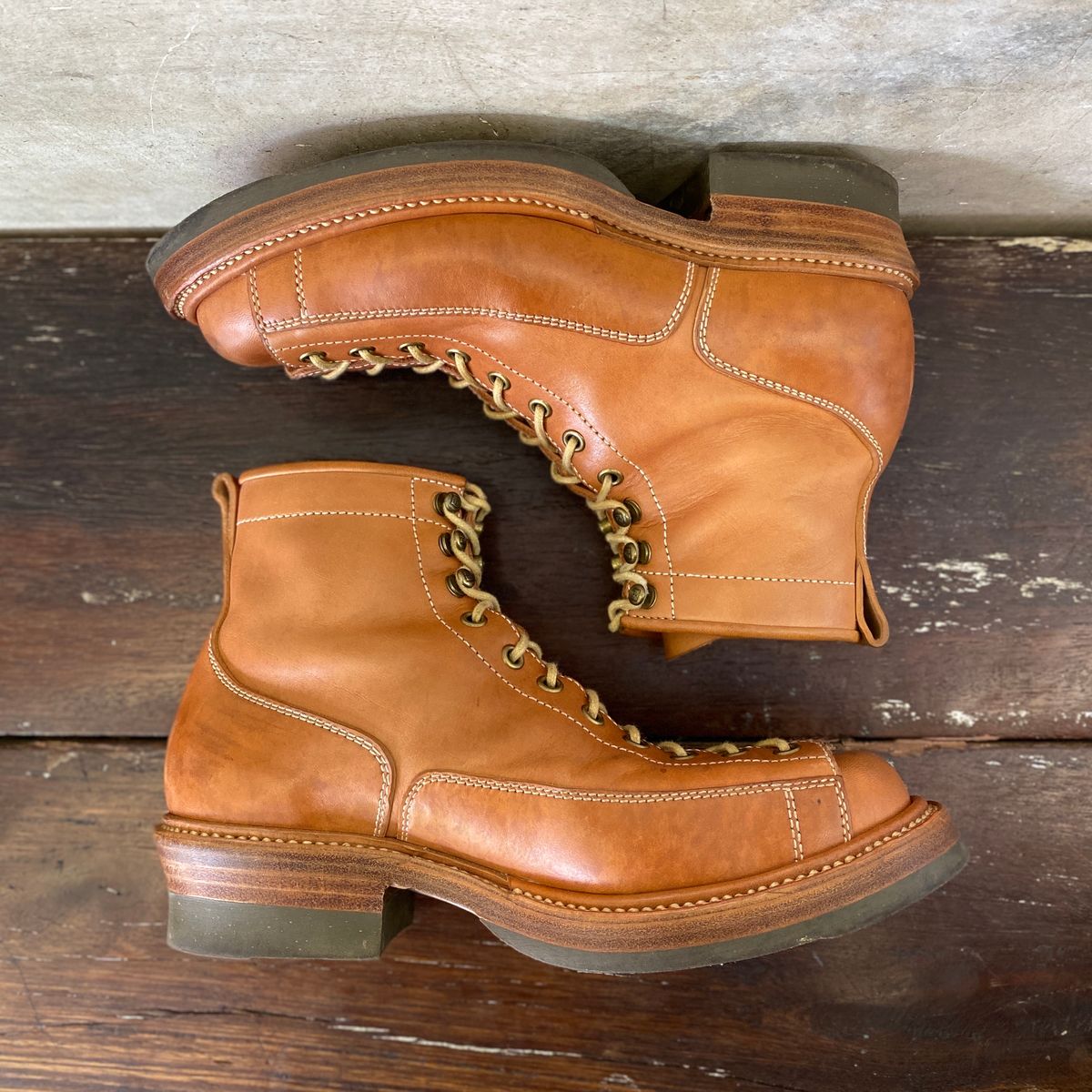 Photo by mk_alexchong on November 2, 2023 of the Flame Panda Monkey Boot in Tochigi Natural Cowhide & Maryam Natural Horsebutt.