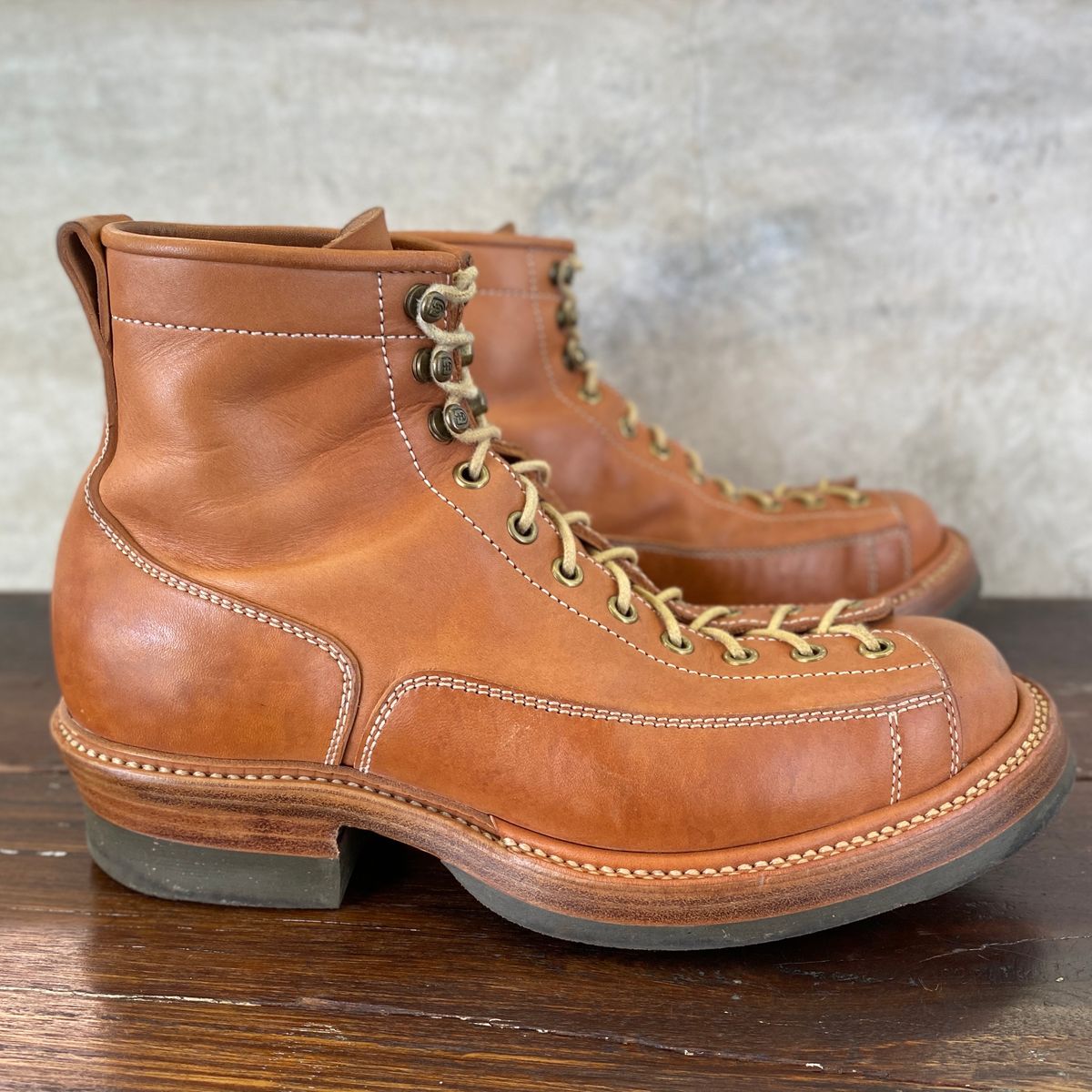 Photo by mk_alexchong on November 2, 2023 of the Flame Panda Monkey Boot in Tochigi Natural Cowhide & Maryam Natural Horsebutt.