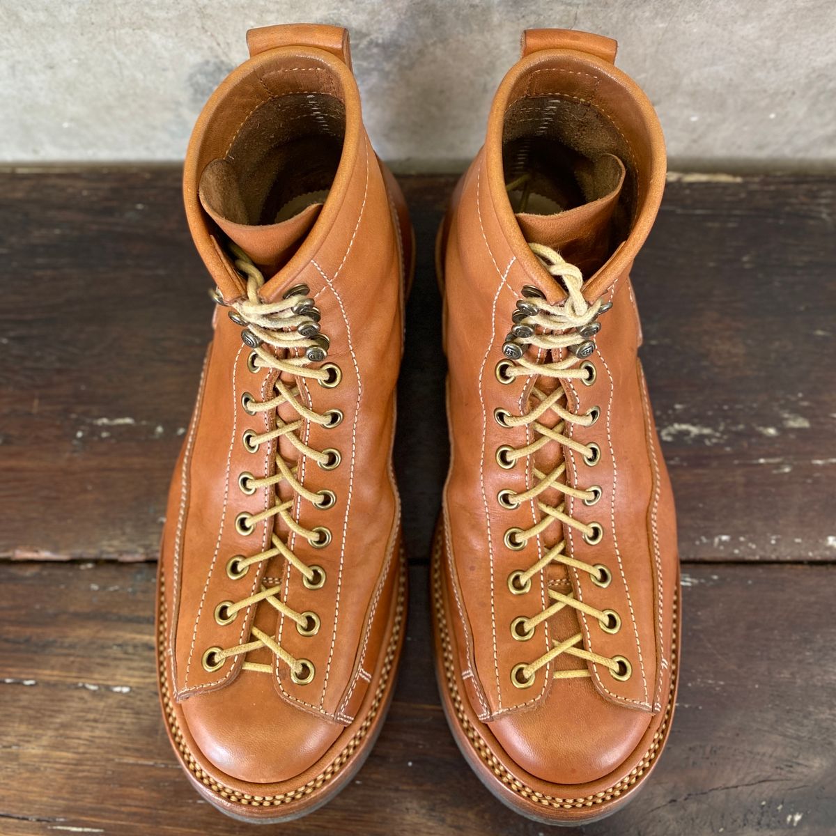 Photo by mk_alexchong on November 2, 2023 of the Flame Panda Monkey Boot in Tochigi Natural Cowhide & Maryam Natural Horsebutt.