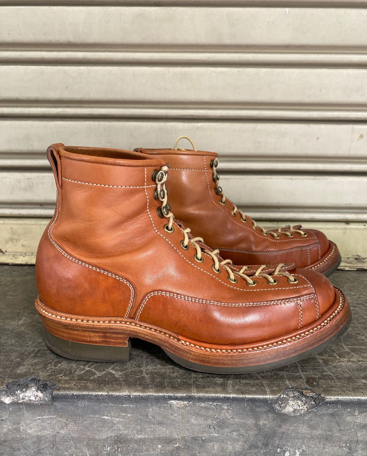 Photo by mk_alexchong on December 1, 2023 of the Flame Panda Monkey Boot in Tochigi Natural Cowhide & Maryam Natural Horsebutt.