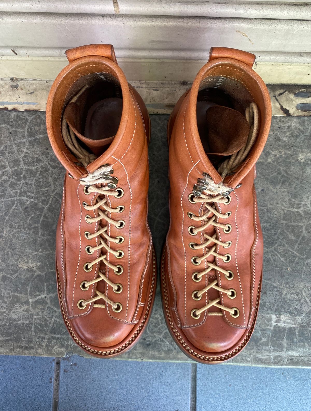 Photo by mk_alexchong on December 1, 2023 of the Flame Panda Monkey Boot in Tochigi Natural Cowhide & Maryam Natural Horsebutt.