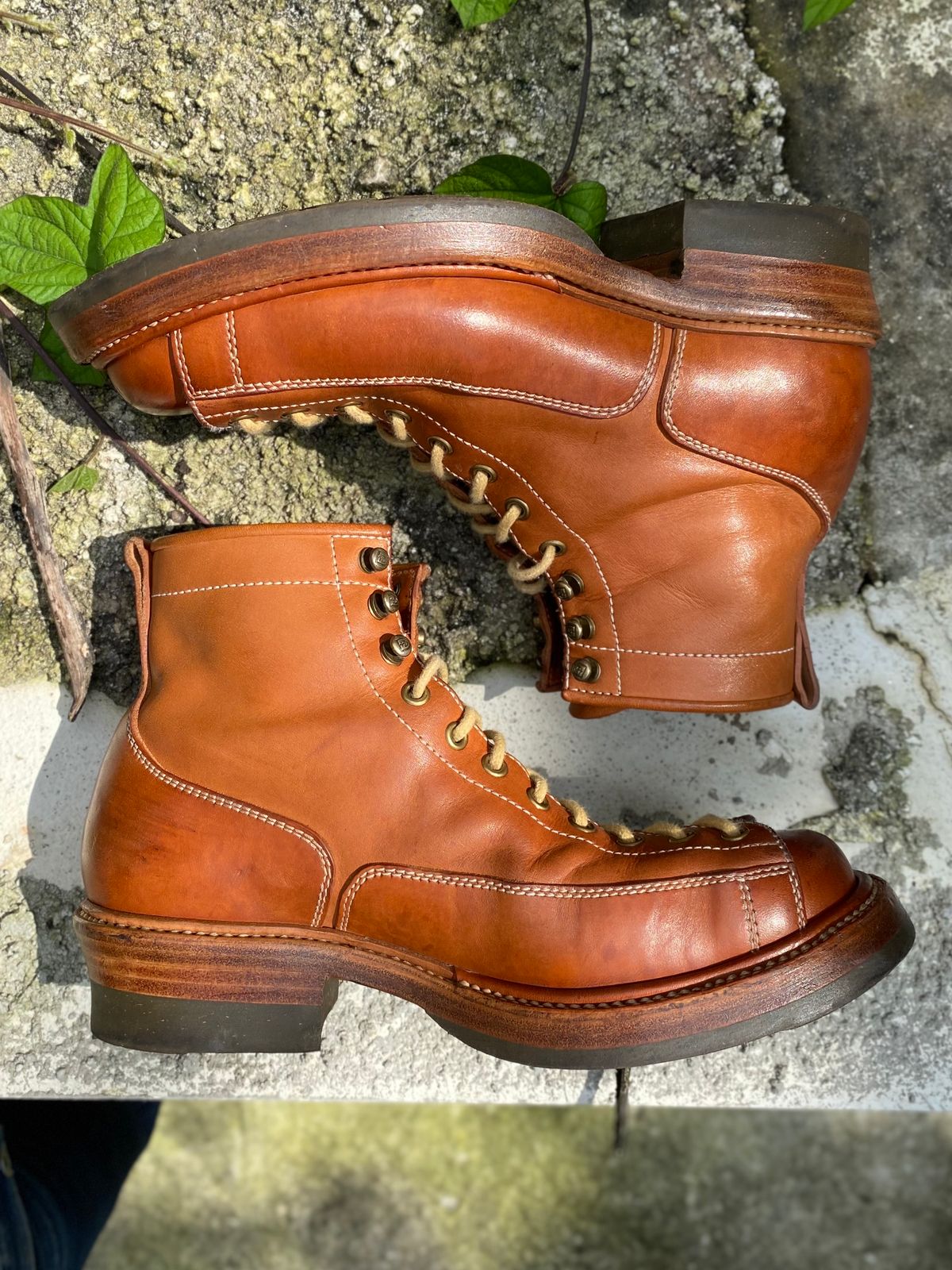 Photo by mk_alexchong on January 1, 2024 of the Flame Panda Monkey Boot in Tochigi Natural Cowhide & Maryam Natural Horsebutt.