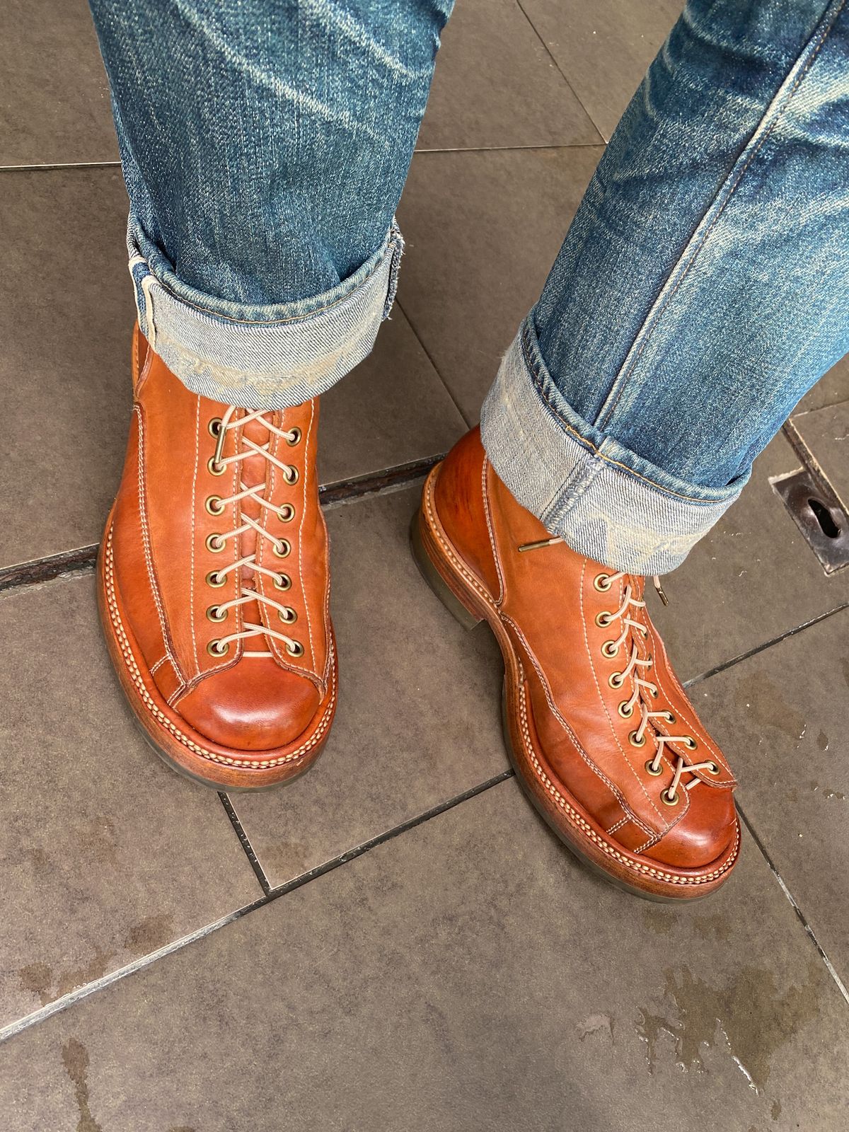 Photo by mk_alexchong on January 9, 2024 of the Flame Panda Monkey Boot in Tochigi Natural Cowhide & Maryam Natural Horsebutt.