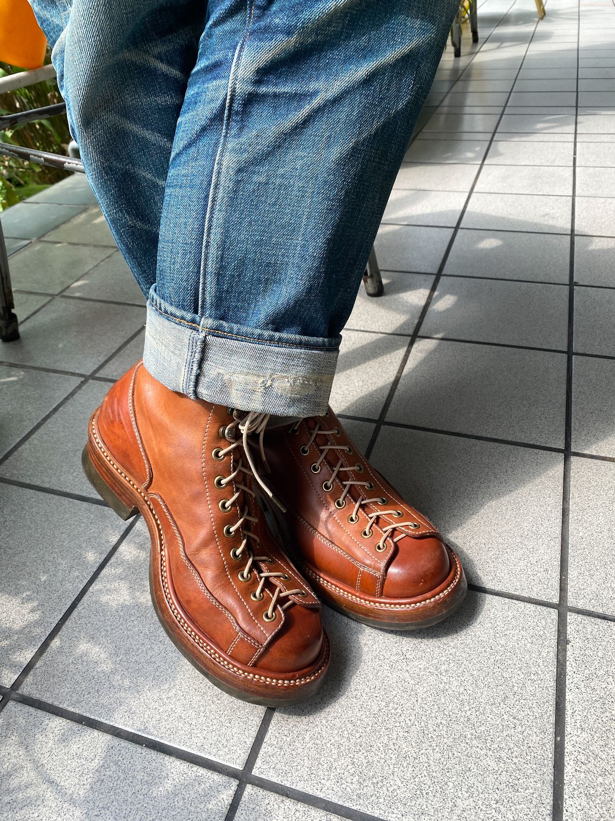 Photo by mk_alexchong on February 5, 2024 of the Flame Panda Monkey Boot in Tochigi Natural Cowhide & Maryam Natural Horsebutt.