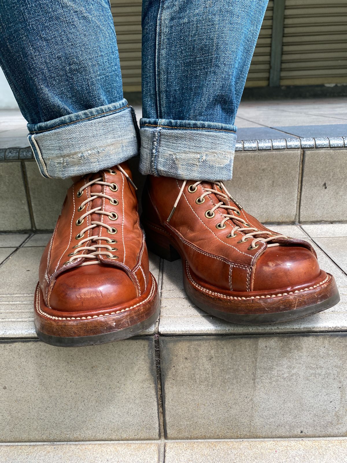 Photo by mk_alexchong on February 17, 2024 of the Flame Panda Monkey Boot in Tochigi Natural Cowhide & Maryam Natural Horsebutt.