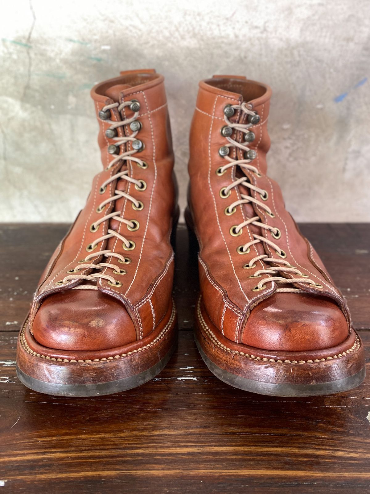 Photo by mk_alexchong on February 23, 2024 of the Flame Panda Monkey Boot in Tochigi Natural Cowhide & Maryam Natural Horsebutt.