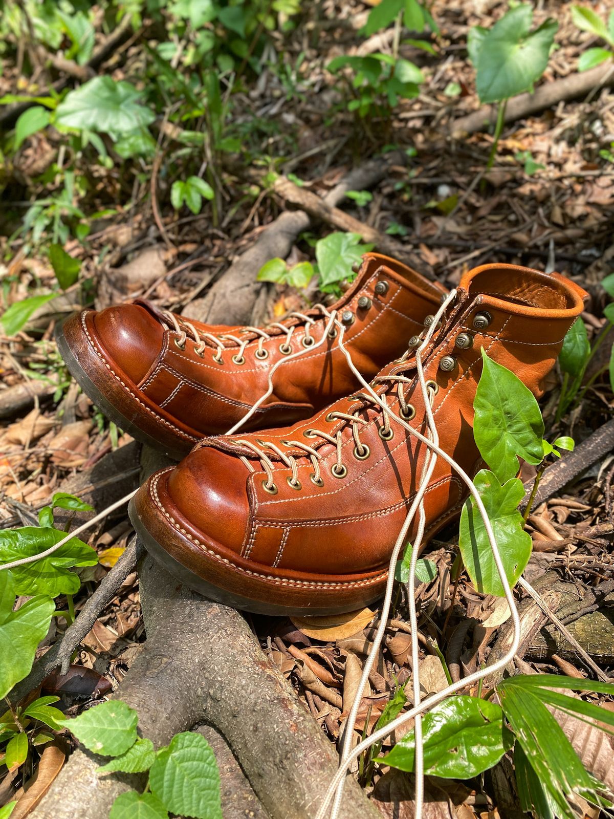Photo by mk_alexchong on March 1, 2024 of the Flame Panda Monkey Boot in Tochigi Natural Cowhide & Maryam Natural Horsebutt.
