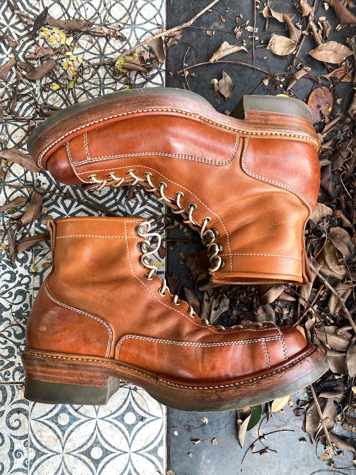 Photo by mk_alexchong on March 1, 2024 of the Flame Panda Monkey Boot in Tochigi Natural Cowhide & Maryam Natural Horsebutt.