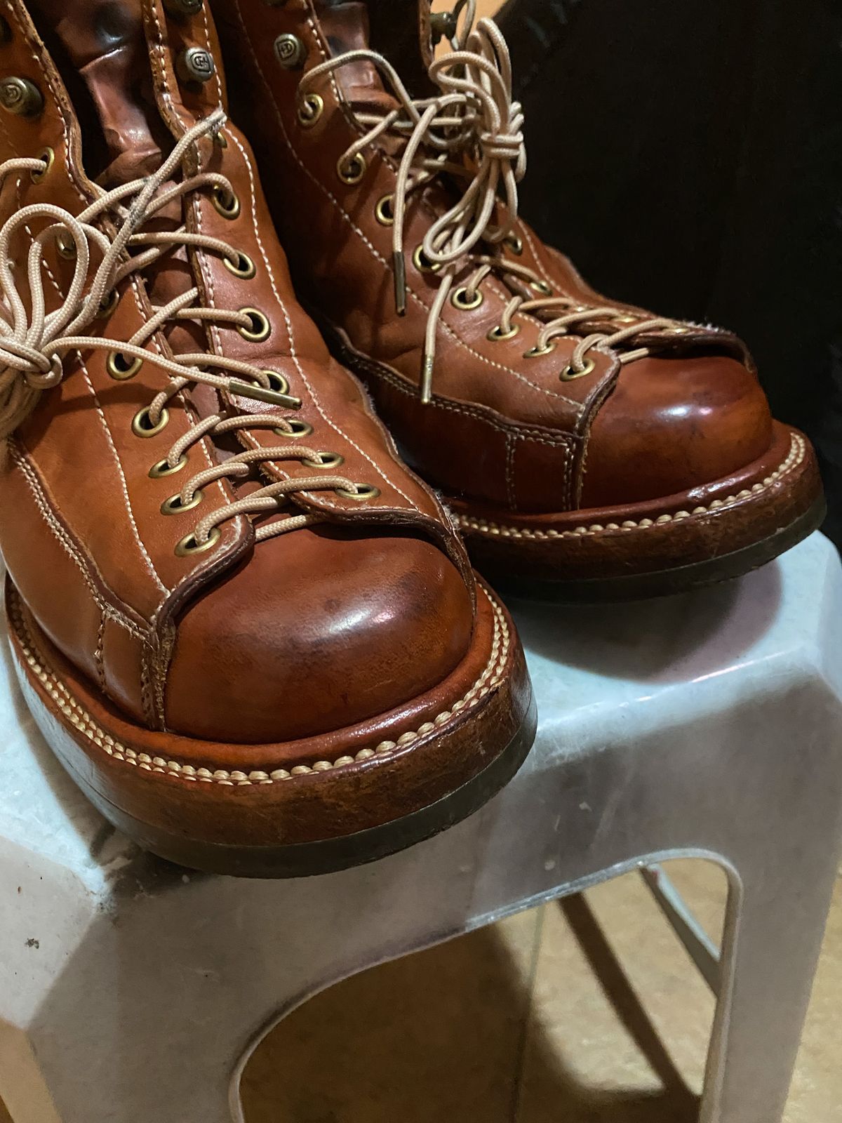 Photo by mk_alexchong on March 2, 2024 of the Flame Panda Monkey Boot in Tochigi Natural Cowhide & Maryam Natural Horsebutt.