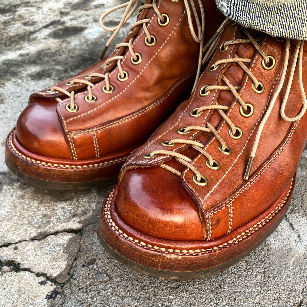 Photo by mk_alexchong on April 4, 2024 of the Flame Panda Monkey Boot in Tochigi Natural Cowhide & Maryam Natural Horsebutt.