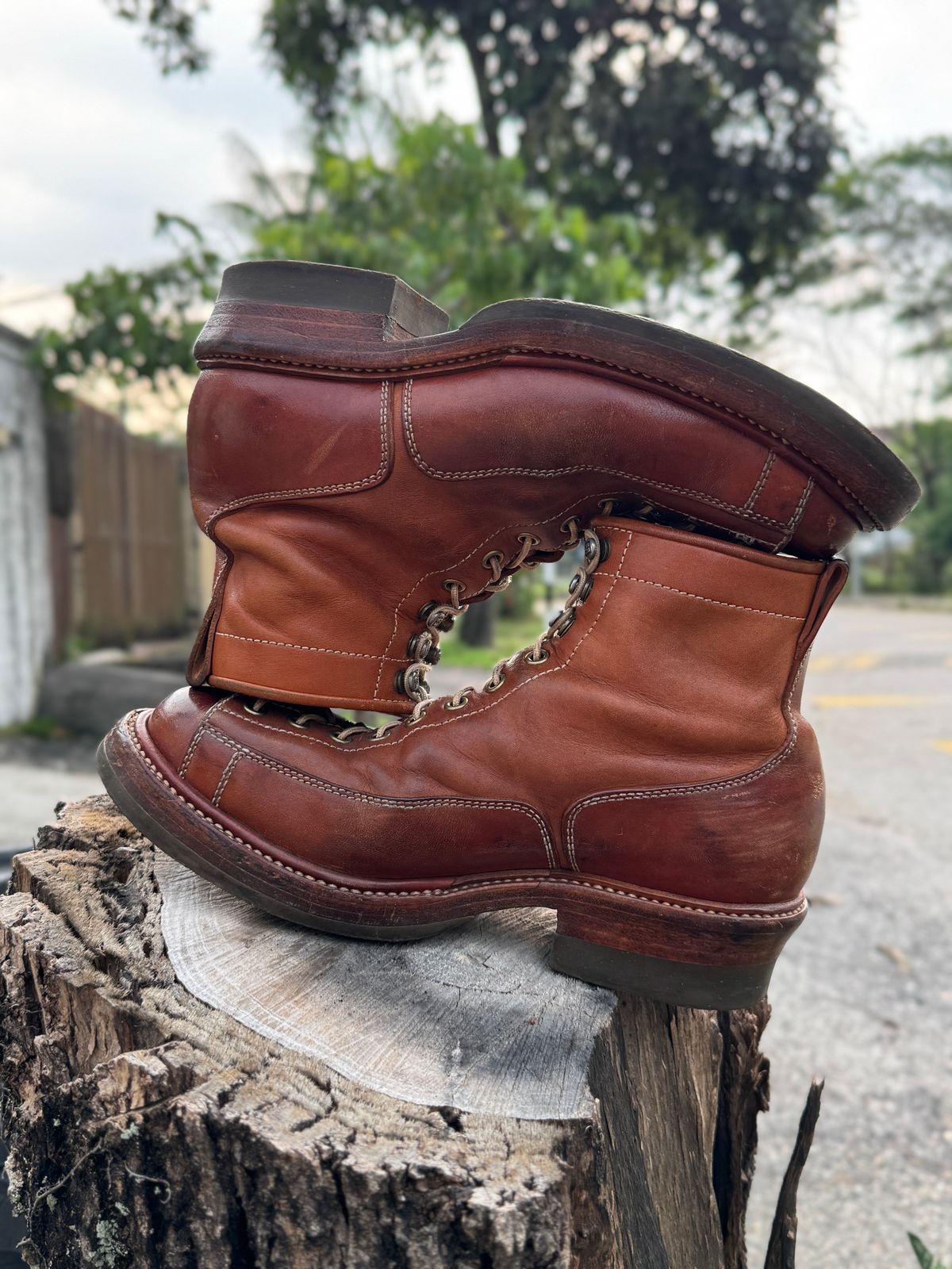 Photo by mk_alexchong on April 29, 2025 of the Flame Panda Monkey Boot in Tochigi Natural Cowhide & Maryam Natural Horsebutt.