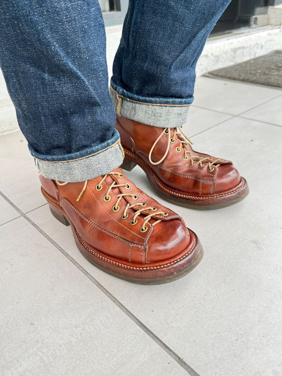 Photo by mk_alexchong on December 17, 2025 of the Flame Panda Monkey Boot in Tochigi Natural Cowhide & Maryam Natural Horsebutt.