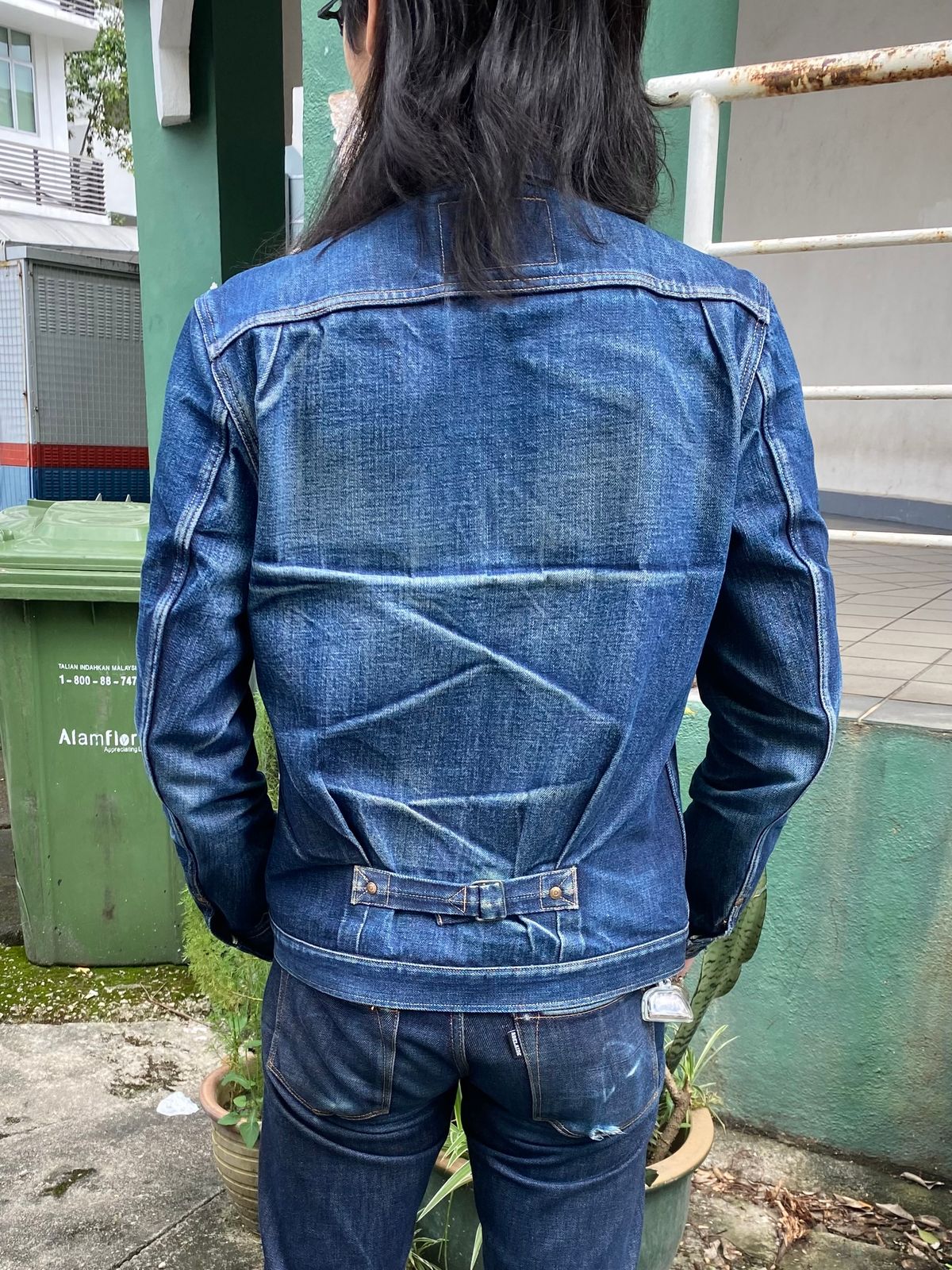 Photo by mk_alexchong on December 30, 2023 of the Big John XX601 in 15.8oz Natural indigo 5 Continents Cotton.