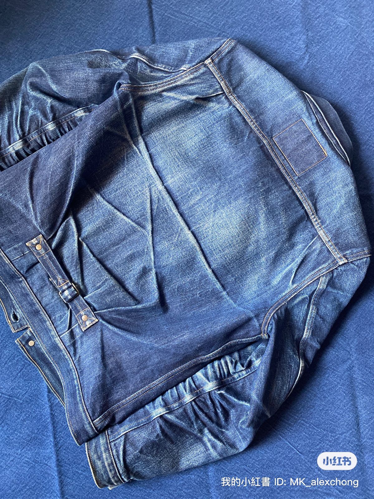 Photo by mk_alexchong on July 5, 2025 of the Big John XX601 in 15.8oz Natural indigo 5 Continents Cotton.