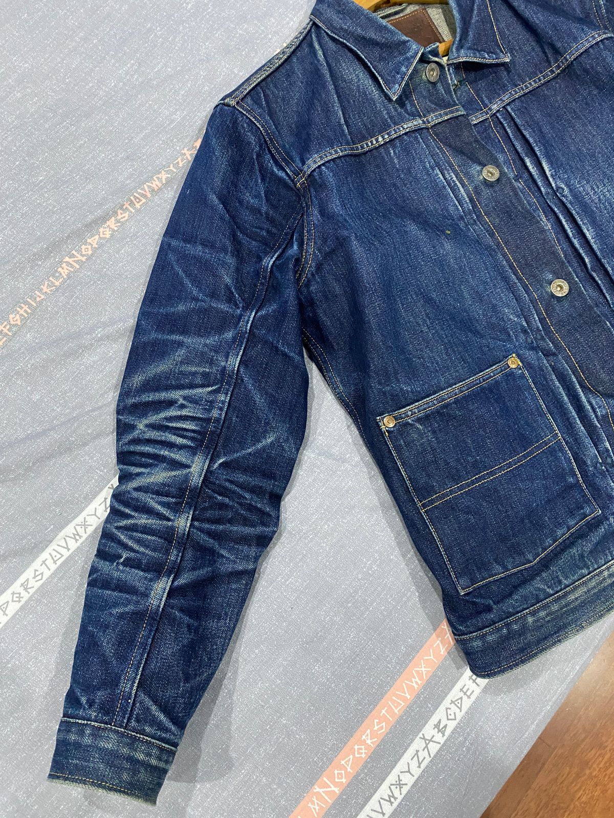 Photo by mk_alexchong on September 29, 2023 of the Big John XX601 in 15.8oz Natural indigo 5 Continents Cotton.