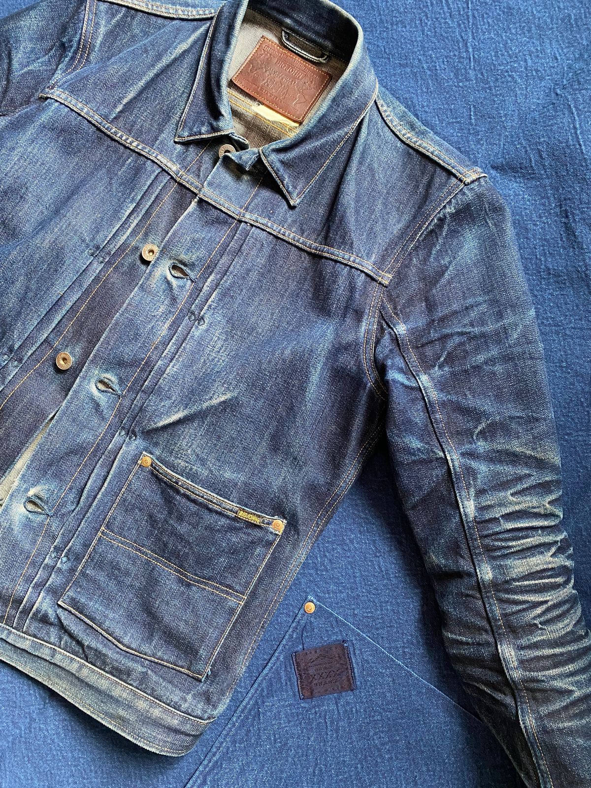Photo by mk_alexchong on September 24, 2023 of the Big John XX601 in 15.8oz Natural indigo 5 Continents Cotton.