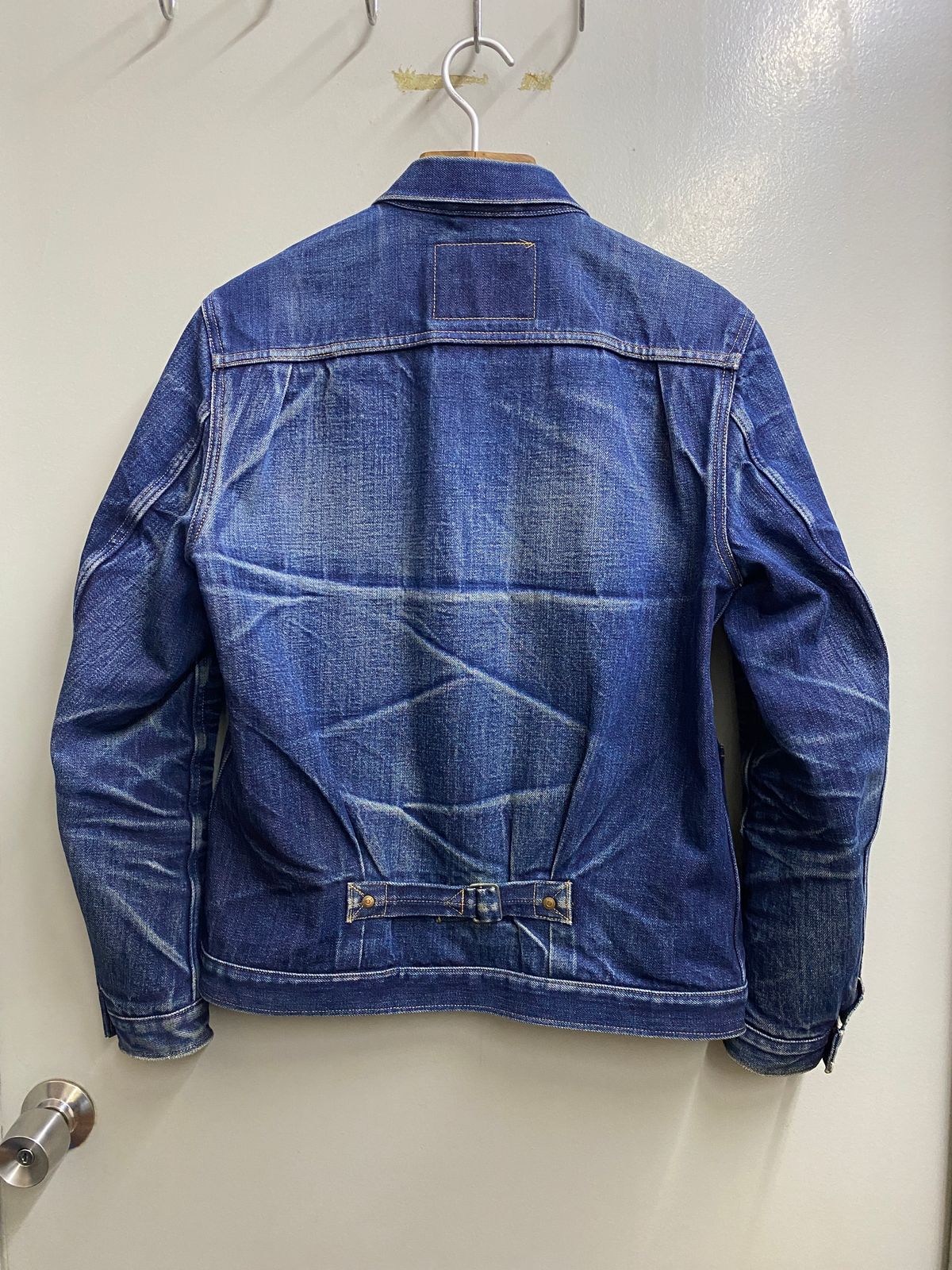 Photo by mk_alexchong on January 11, 2024 of the Big John XX601 in 15.8oz Natural indigo 5 Continents Cotton.