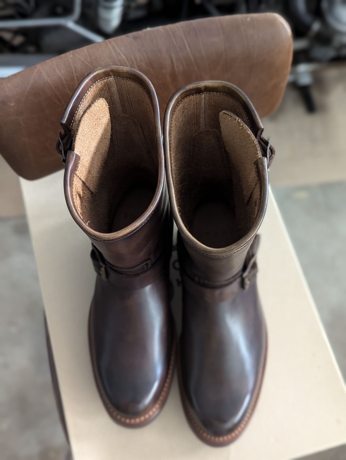 Photo by hiimhoan on October 1, 2024 of the Motor Engineer Boots in Motor / Brown Hand-Dyed Calfskin.