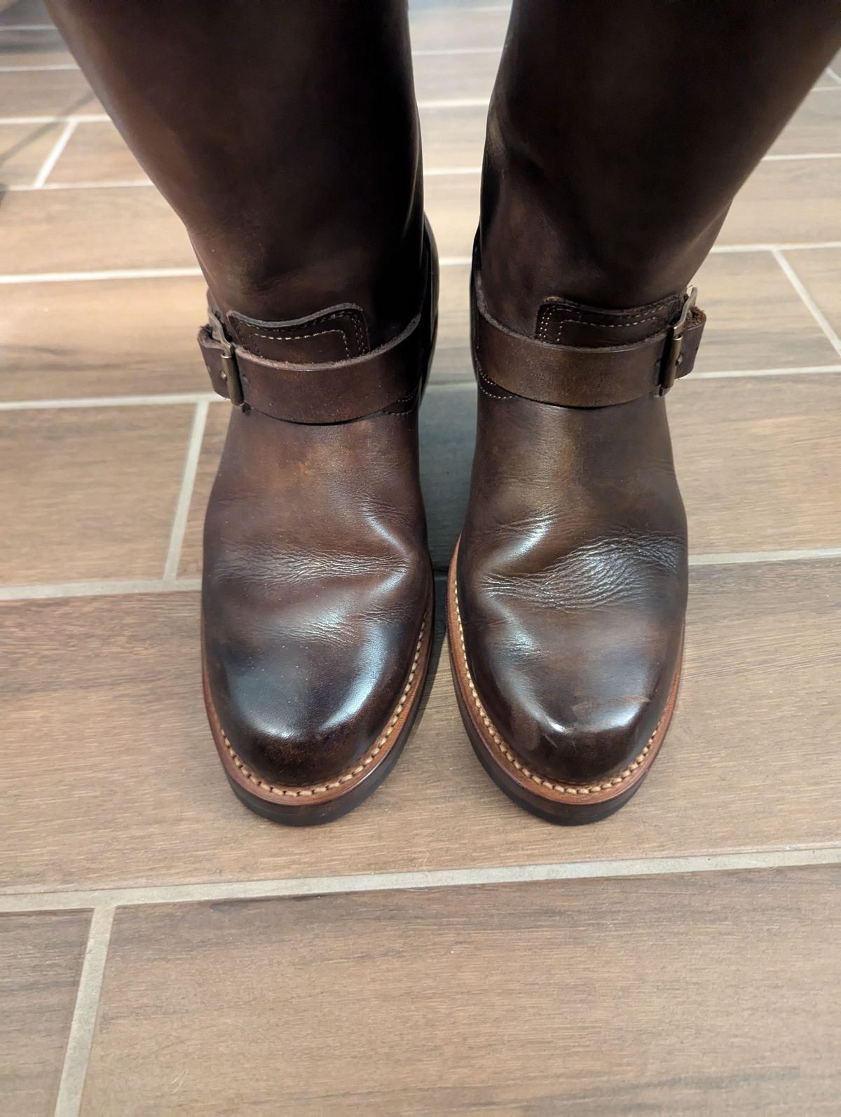 Photo by hiimhoan on October 12, 2024 of the Motor Engineer Boots in Motor / Brown Hand-Dyed Calfskin.