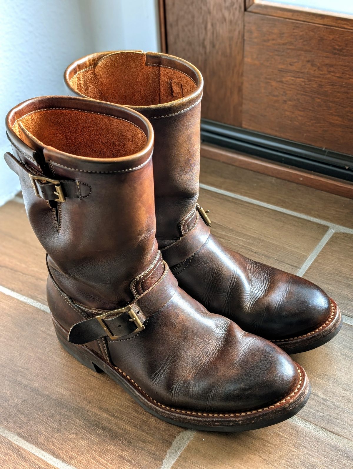 Photo by hiimhoan on April 8, 2025 of the Motor Engineer Boots in Motor / Brown Hand-Dyed Calfskin.