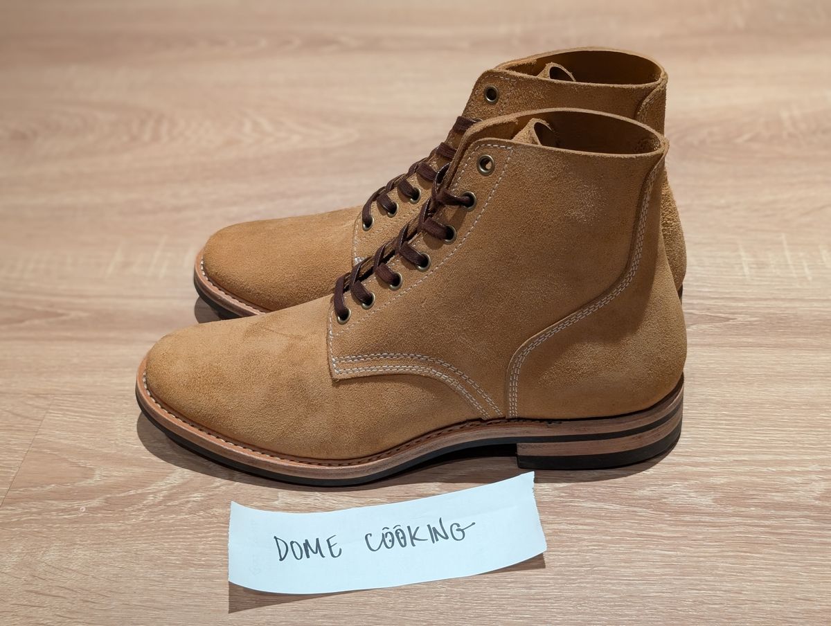 Photo by hiimhoan on November 1, 2025 of the Akito Boondockers in Horween Natural Latigo Roughout.