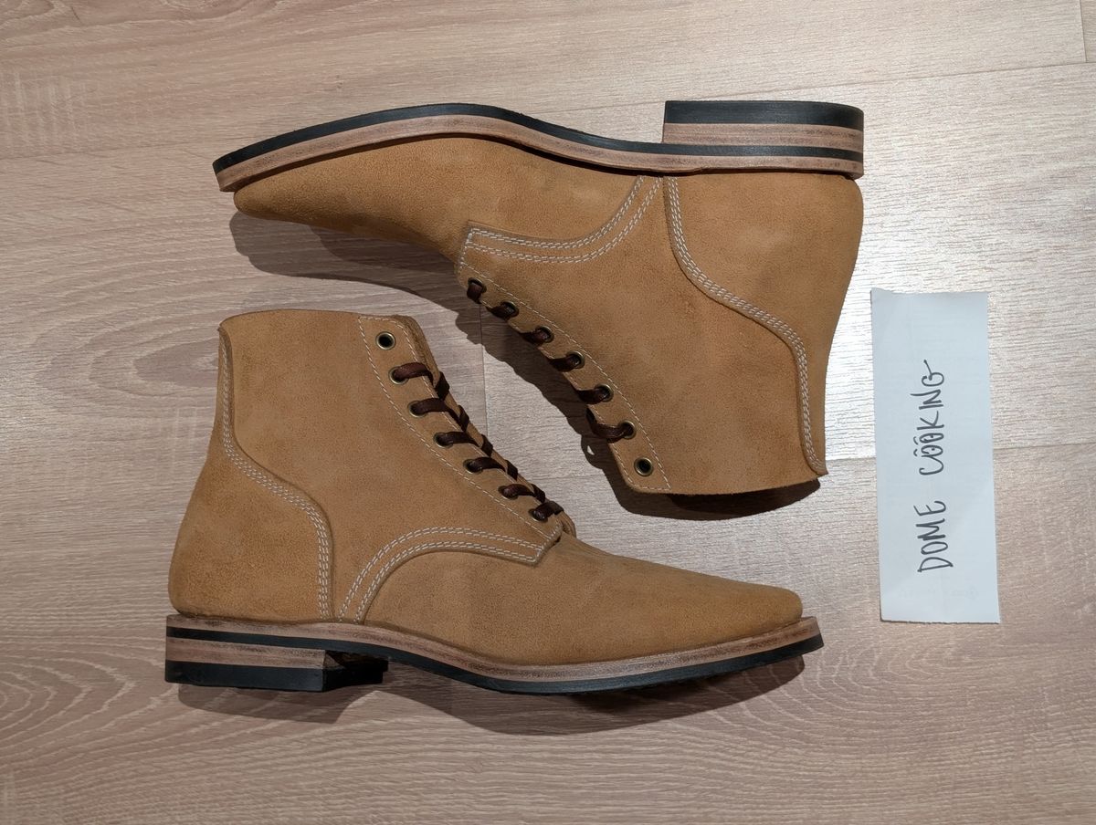 Photo by hiimhoan on November 1, 2025 of the Akito Boondockers in Horween Natural Latigo Roughout.