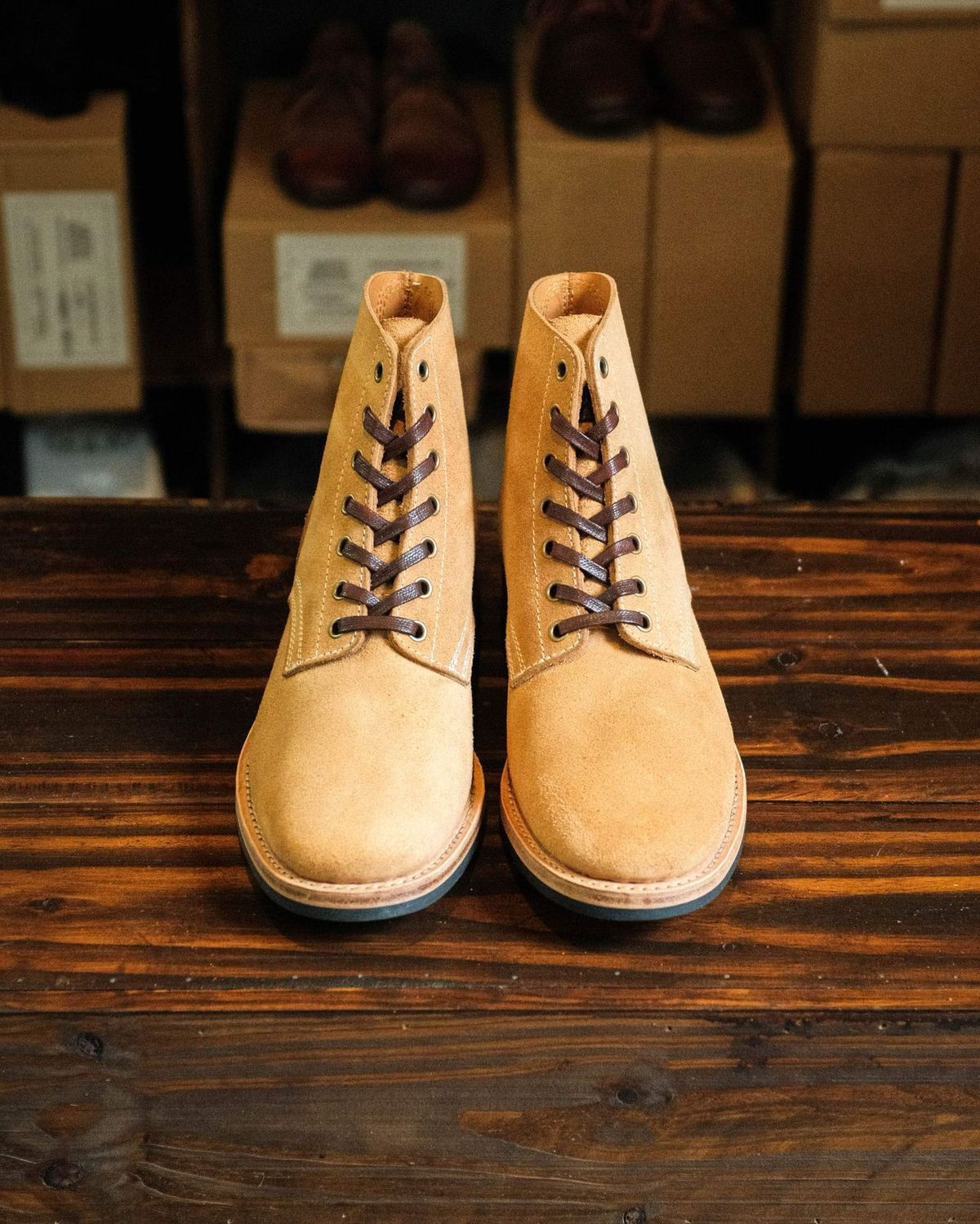 Photo by hiimhoan on April 17, 2025 of the Akito Boondockers in Horween Natural Latigo Roughout.