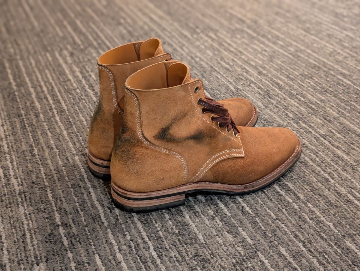 Photo by hiimhoan on November 4, 2025 of the Akito Boondockers in Horween Natural Latigo Roughout.