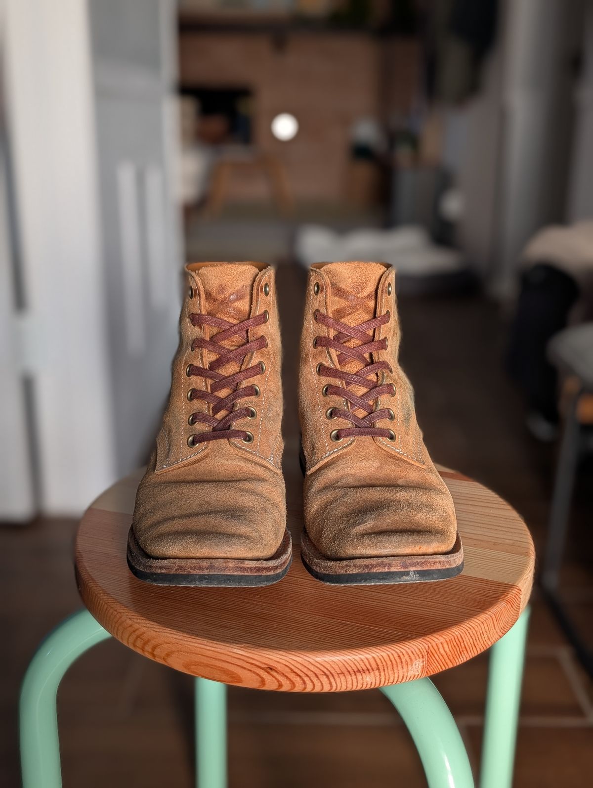 Photo by hiimhoan on December 2, 2025 of the Akito Boondockers in Horween Natural Latigo Roughout.