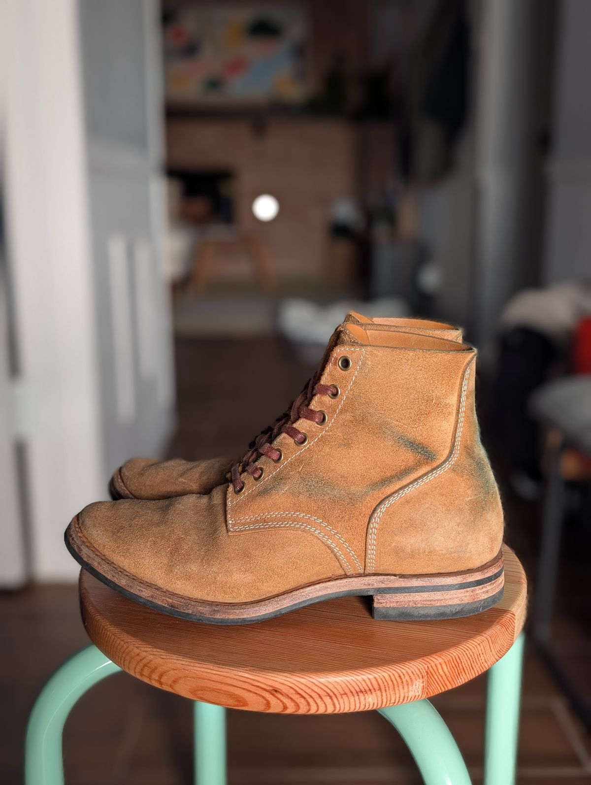 Photo by hiimhoan on December 2, 2025 of the Akito Boondockers in Horween Natural Latigo Roughout.