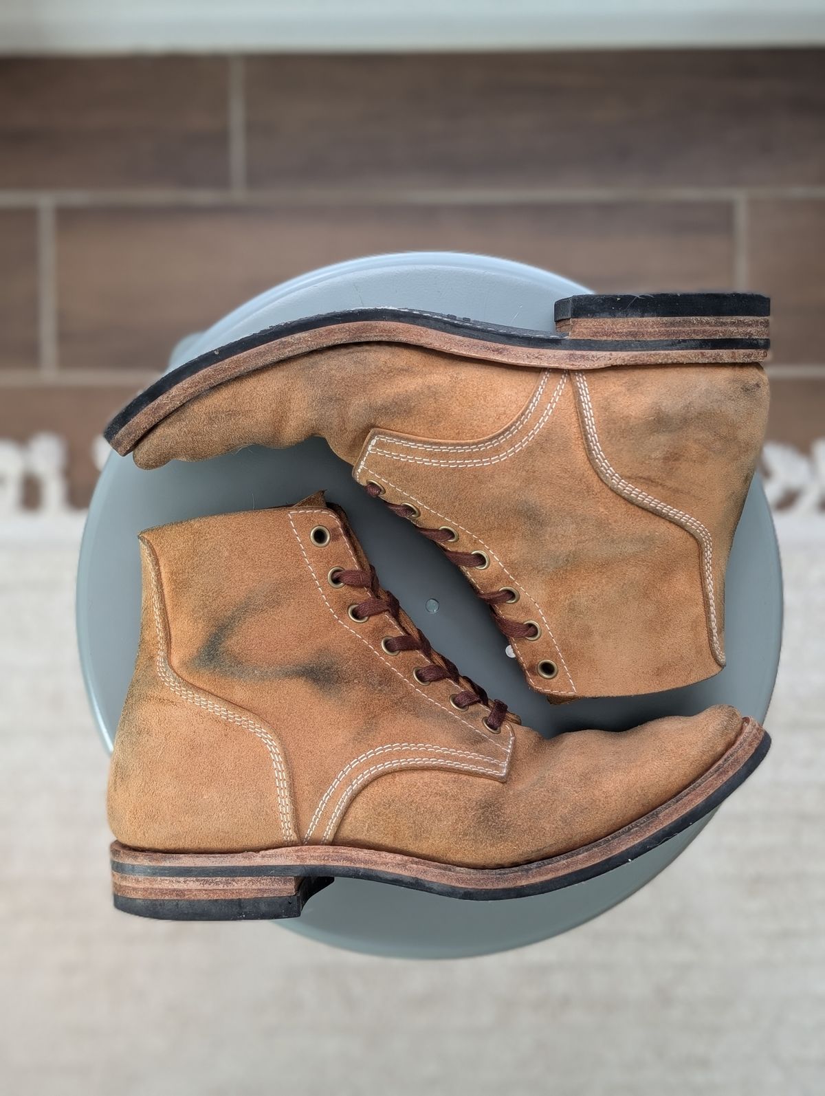 Photo by hiimhoan on January 2, 2026 of the Akito Boondockers in Horween Natural Latigo Roughout.